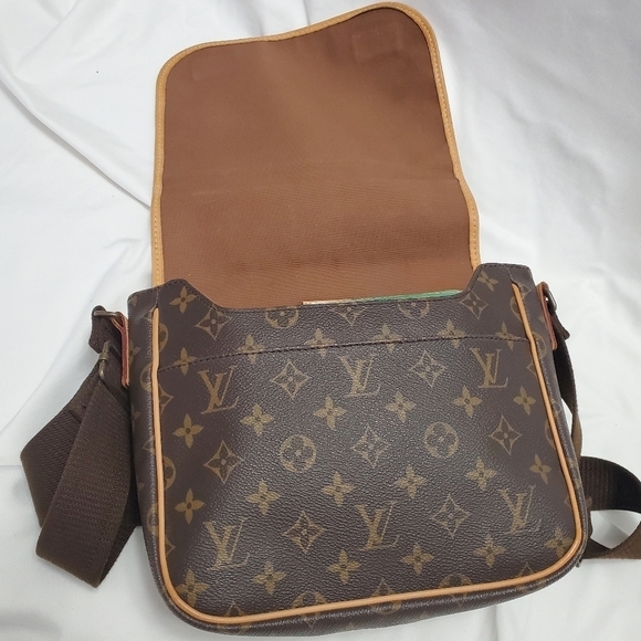 Louis Vuitton Reporter PM Monogram Crossbody Messenger Bag - Picture 9 of 17